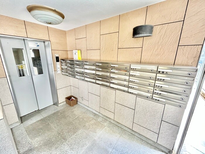 物件外観写真5　(エントランス部分)