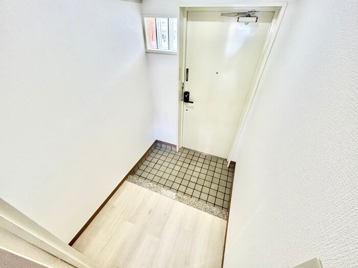 物件内観写真12　(玄関)