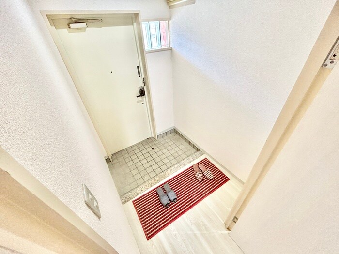 物件内観写真12　(玄関)