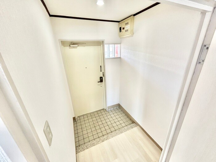 物件内観写真13　(玄関)