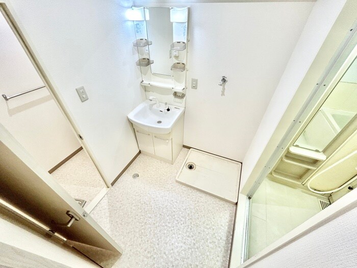 物件内観写真18　(洗濯機置場)