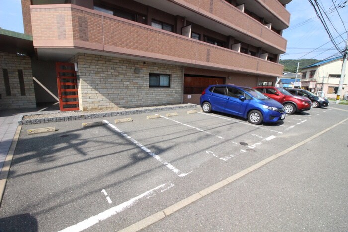 物件外観写真2　(駐車場)