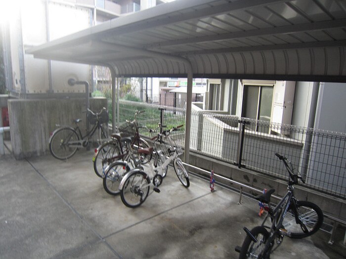 物件外観写真5　(駐輪場)