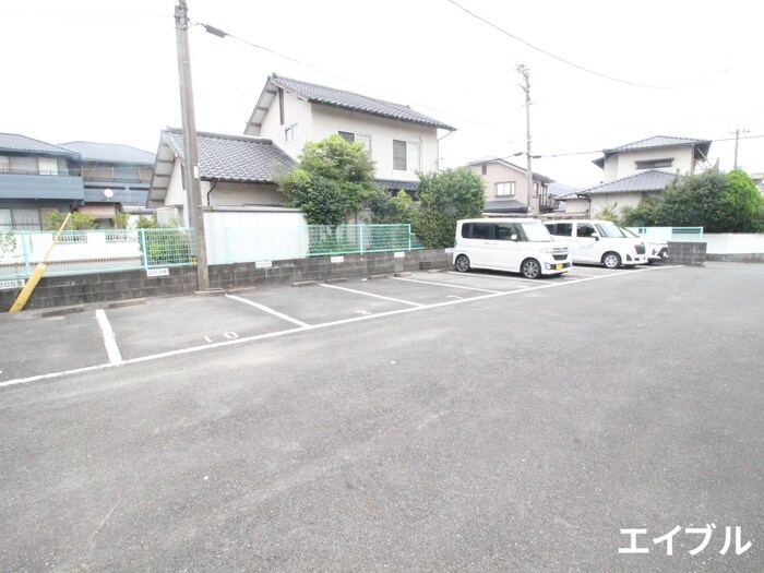 物件外観写真2　(駐車場)