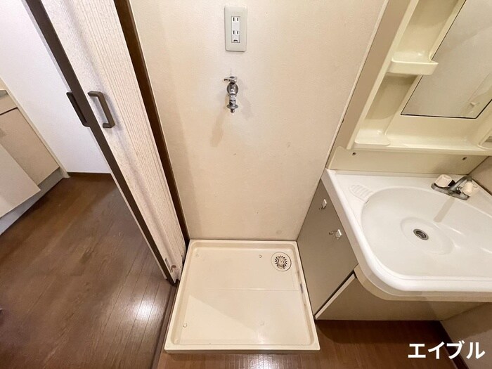 物件内観写真9　(洗濯機置場)