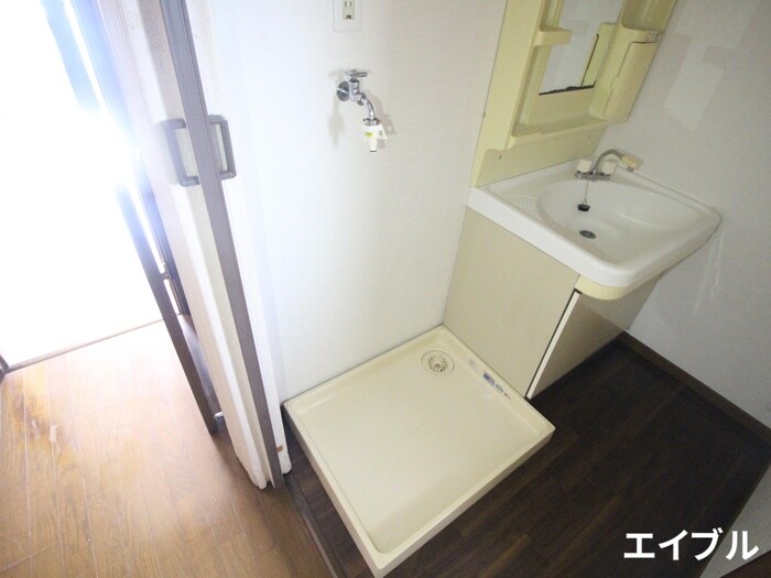 物件内観写真10　(洗濯機置場)