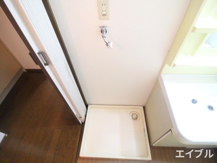 物件内観写真10　(洗濯機置場)