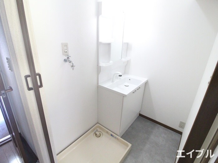 物件内観写真11　(洗濯機置場)