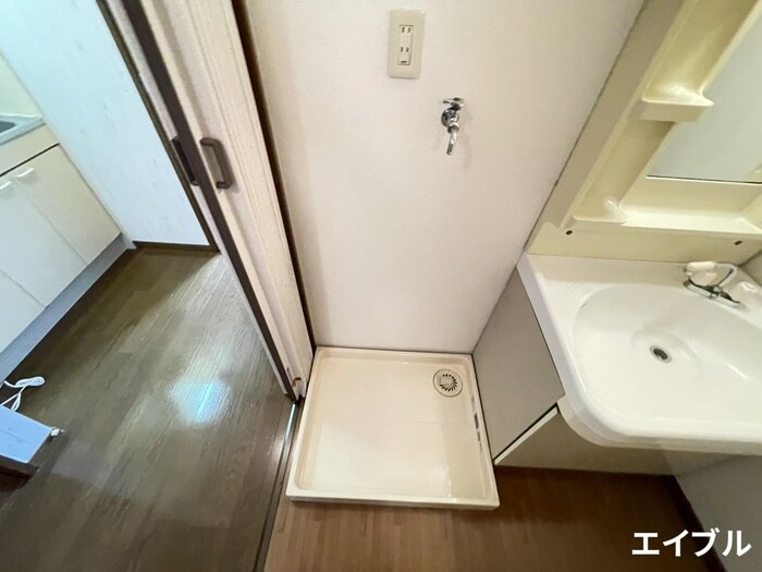 物件内観写真11　(洗濯機置場)