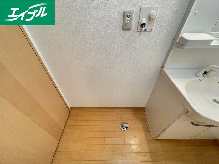 物件内観写真16　(洗濯機置場)