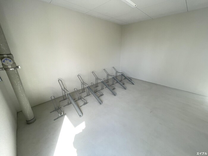 物件外観写真4　(駐輪場)