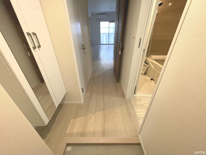 物件内観写真12　(玄関)