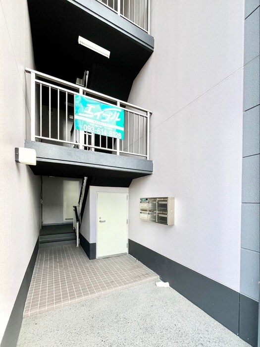 物件外観写真6　(エントランス部分)