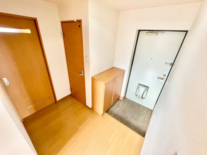 物件内観写真13　(玄関)