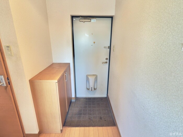 物件内観写真13　(玄関)