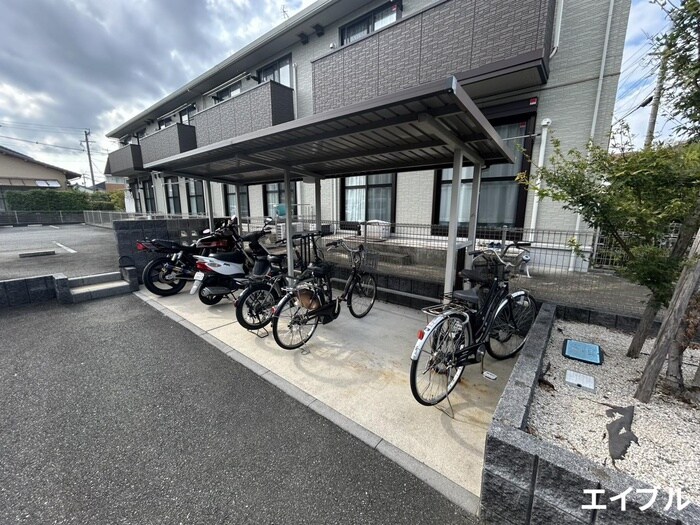 物件外観写真4　(駐輪場)