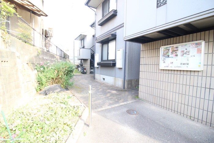 物件外観写真3　(エントランス部分)