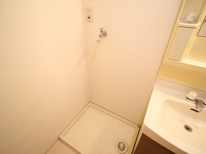 物件内観写真18　(洗濯機置場)