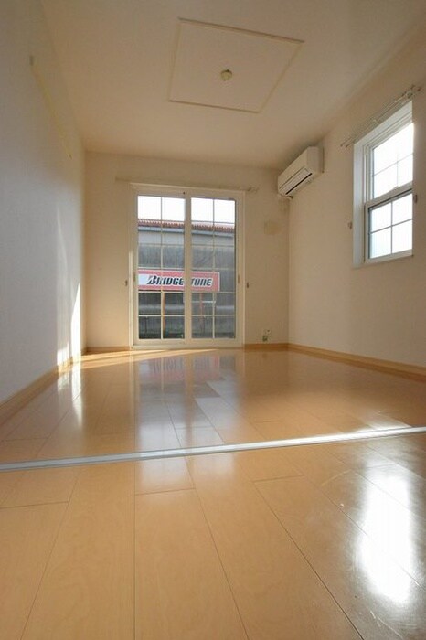 物件内観写真3　(居室)