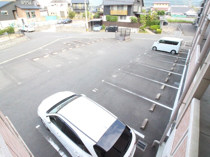 物件外観写真2　(駐車場)