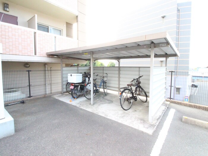 物件外観写真3　(駐輪場)