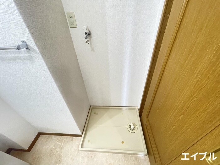 物件内観写真10　(洗濯機置場)