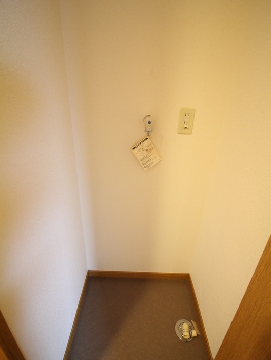 物件内観写真11　(洗濯機置場)