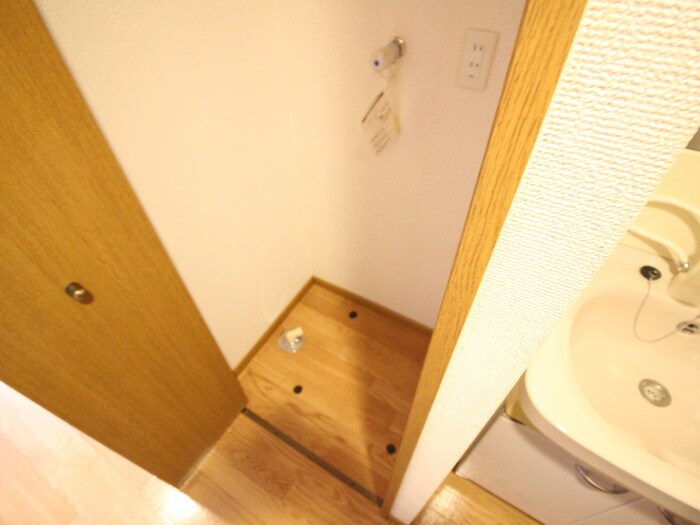 物件内観写真13　(洗濯機置場)