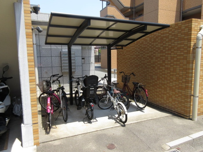 物件外観写真4　(駐輪場)