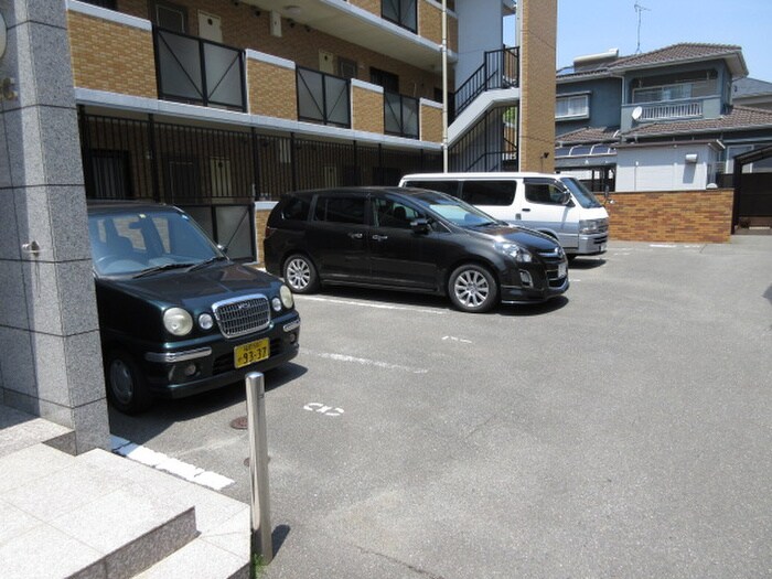 物件外観写真6　(駐車場)