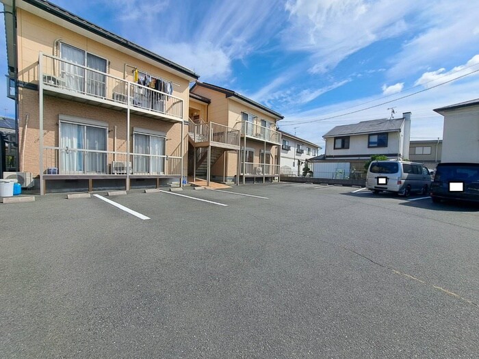 物件外観写真2　(駐車場)