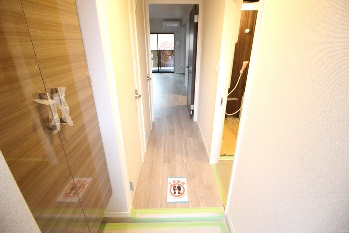 物件内観写真9　(玄関)