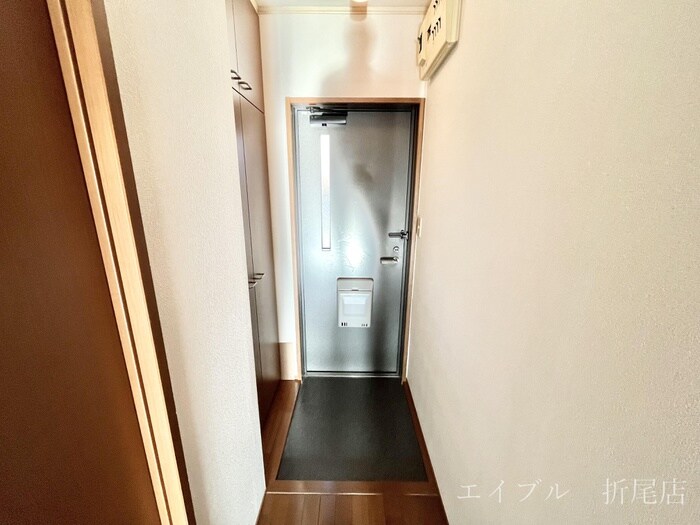 物件内観写真8　(玄関)