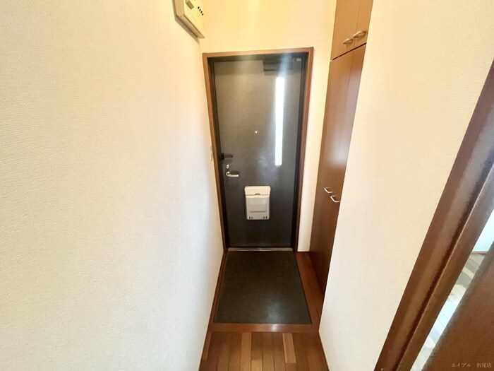 物件内観写真8　(玄関)