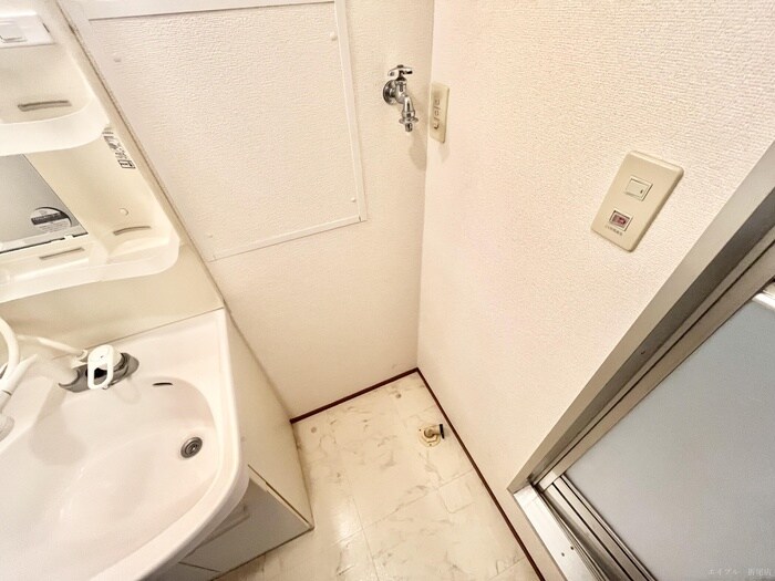 物件内観写真12　(洗濯機置場)