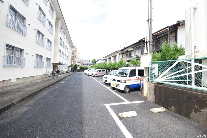 物件外観写真3　(駐車場)