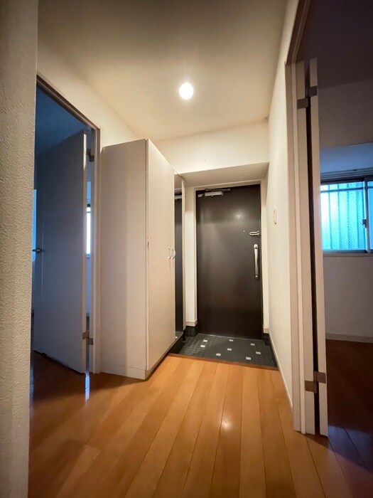 物件内観写真11　(玄関)