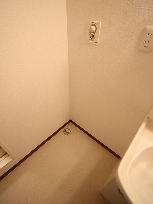 物件内観写真14　(洗濯機置場)