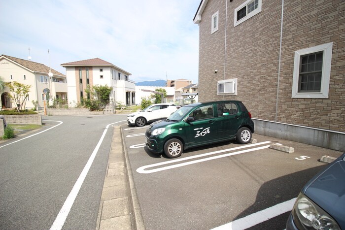 物件外観写真4　(駐車場)
