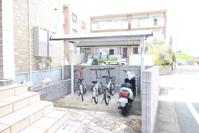 物件外観写真5　(駐輪場)