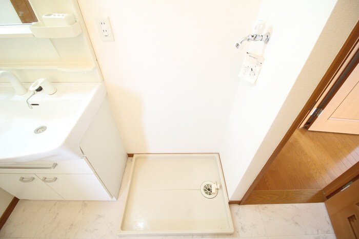 物件内観写真12　(洗濯機置場)