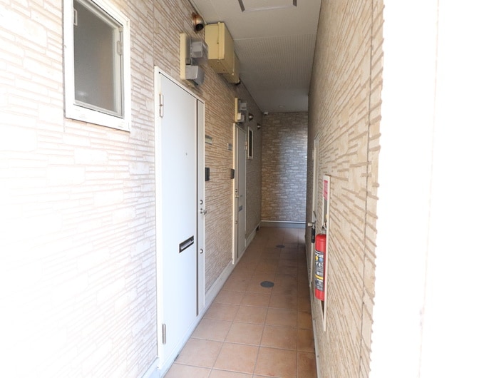 物件外観写真6　(エントランス部分)