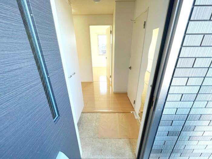 物件内観写真7　(玄関)