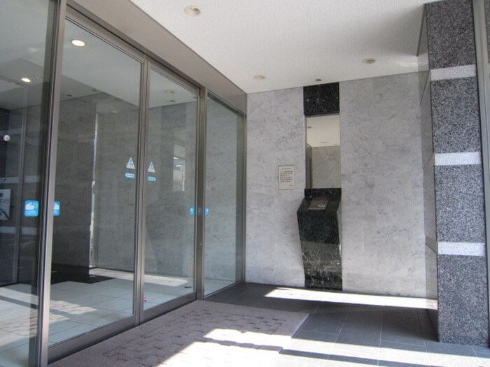 物件外観写真3　(エントランス部分)