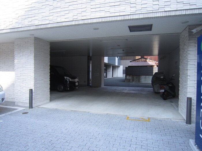 物件外観写真4　(駐車場)