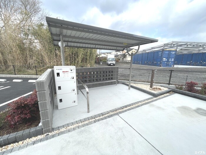 物件外観写真5　(駐輪場)