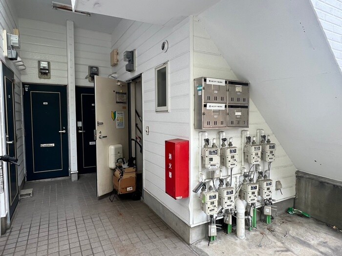 物件外観写真3　(エントランス部分)