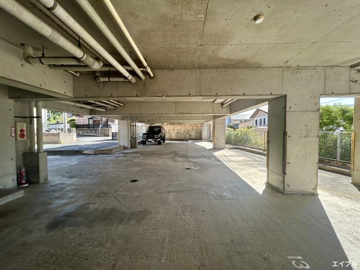 物件外観写真5　(駐車場)