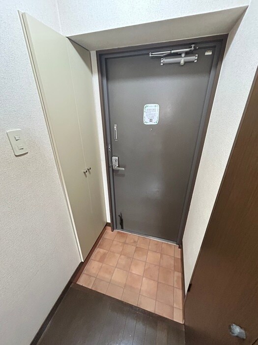 物件内観写真9　(玄関)