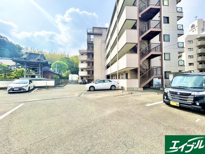 物件外観写真3　(駐車場)